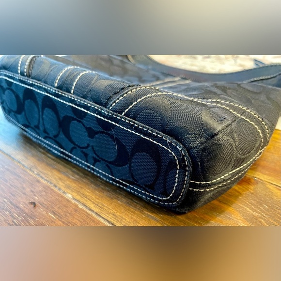 Vintage Coach 10403 | Black Signature Duffle / Crossbody Bag - Picture 7 of 13